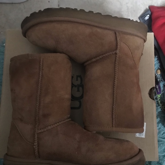 Ugg boots size 5 classic short 2 - Picture 1 of 4
